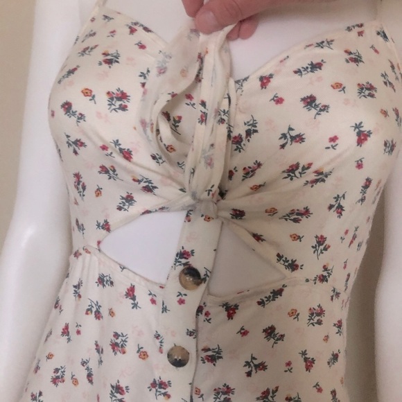 Mimi Chica floral midi peek a boo sundress - Picture 9 of 10